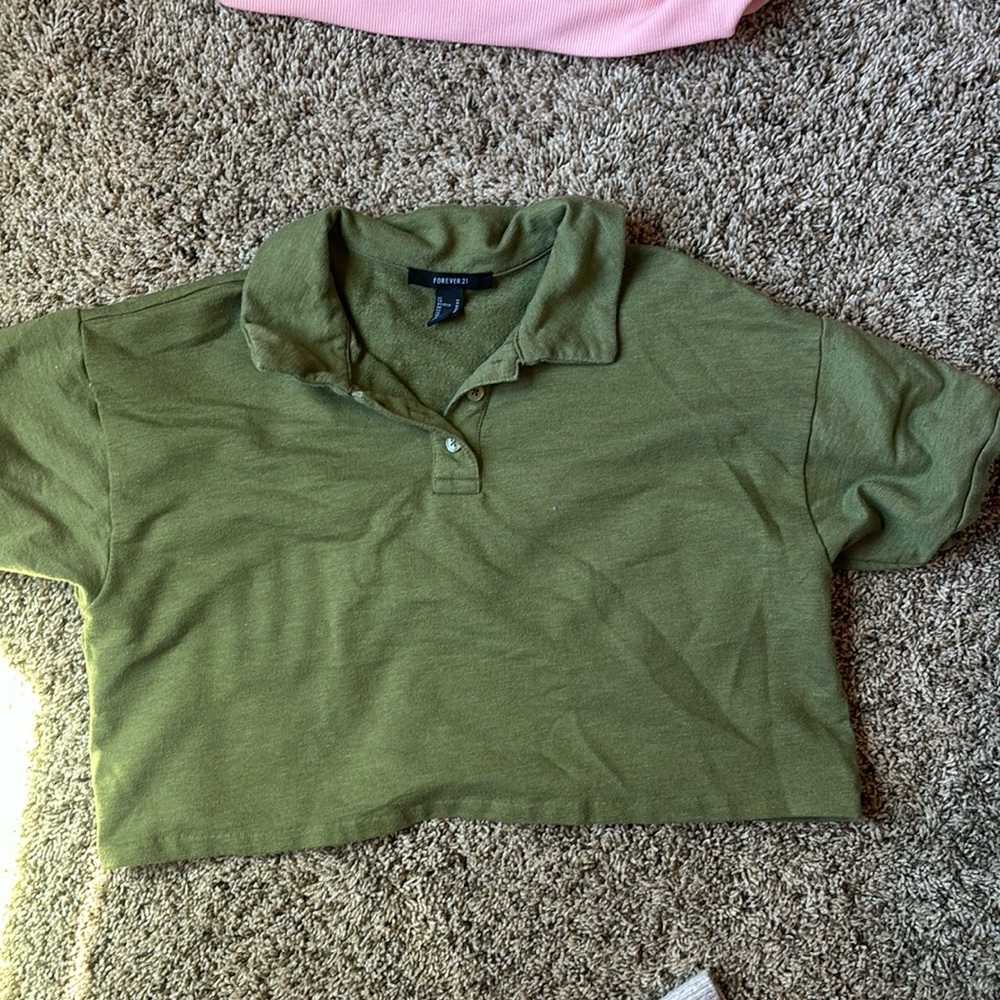 Forever 21 Medium women’s cropped shirt.